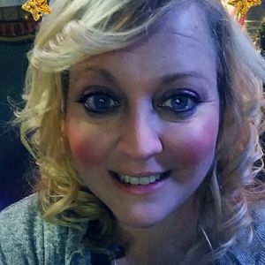 Meet your Posher, Dina